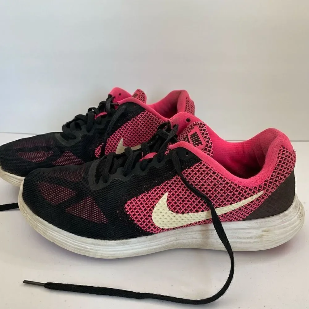 Nike| Revolution 3| pink and black